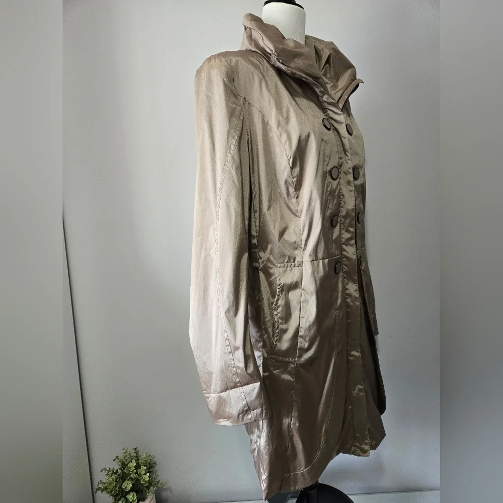 CREENSTONE NWT Metallic Tan Double-Breasted Coat. Size 42/ Med - Picture 5 of 16